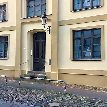 Einladende Mit Terrasse In Hotell